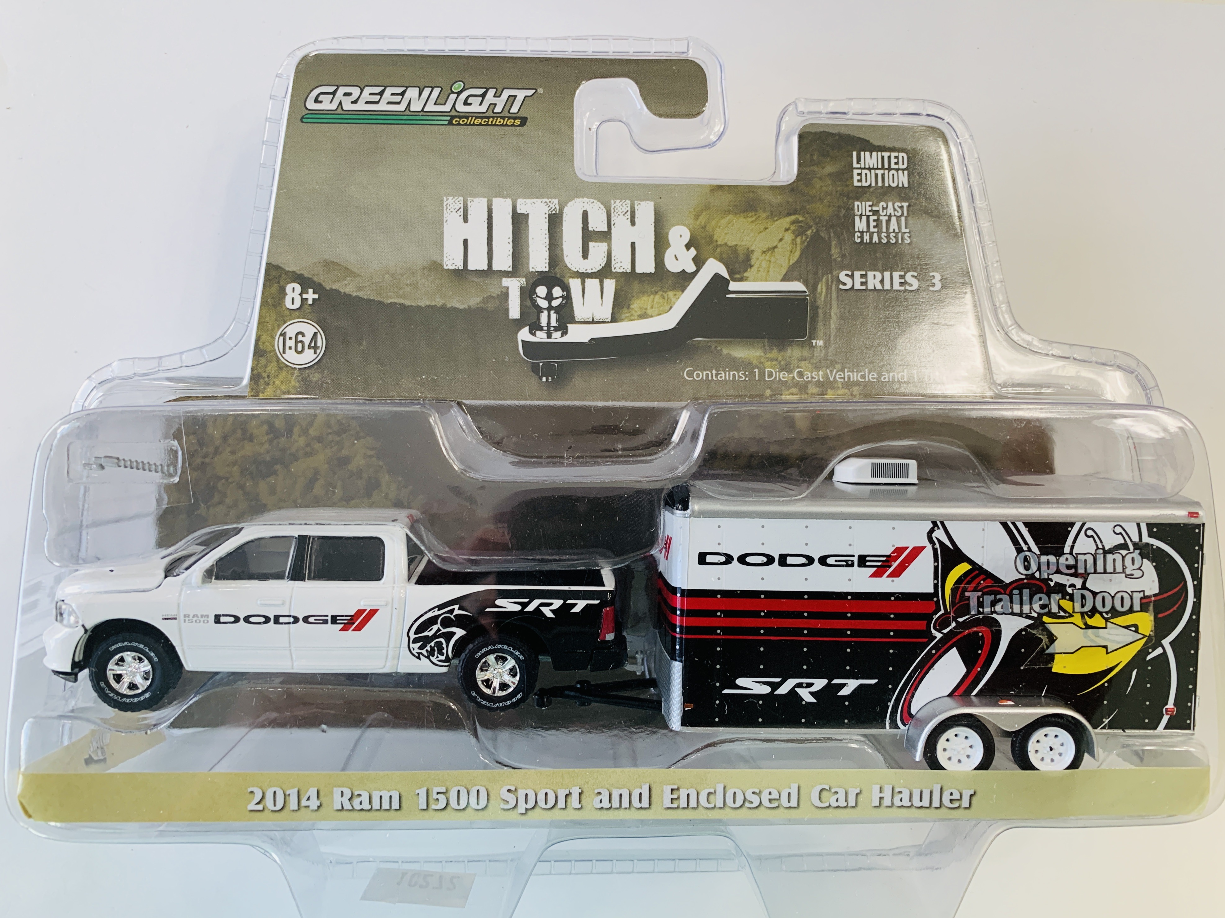 Greenlight Hitch & Tow 2014 RAM 1500 Sport And Enclosed Car Hauler