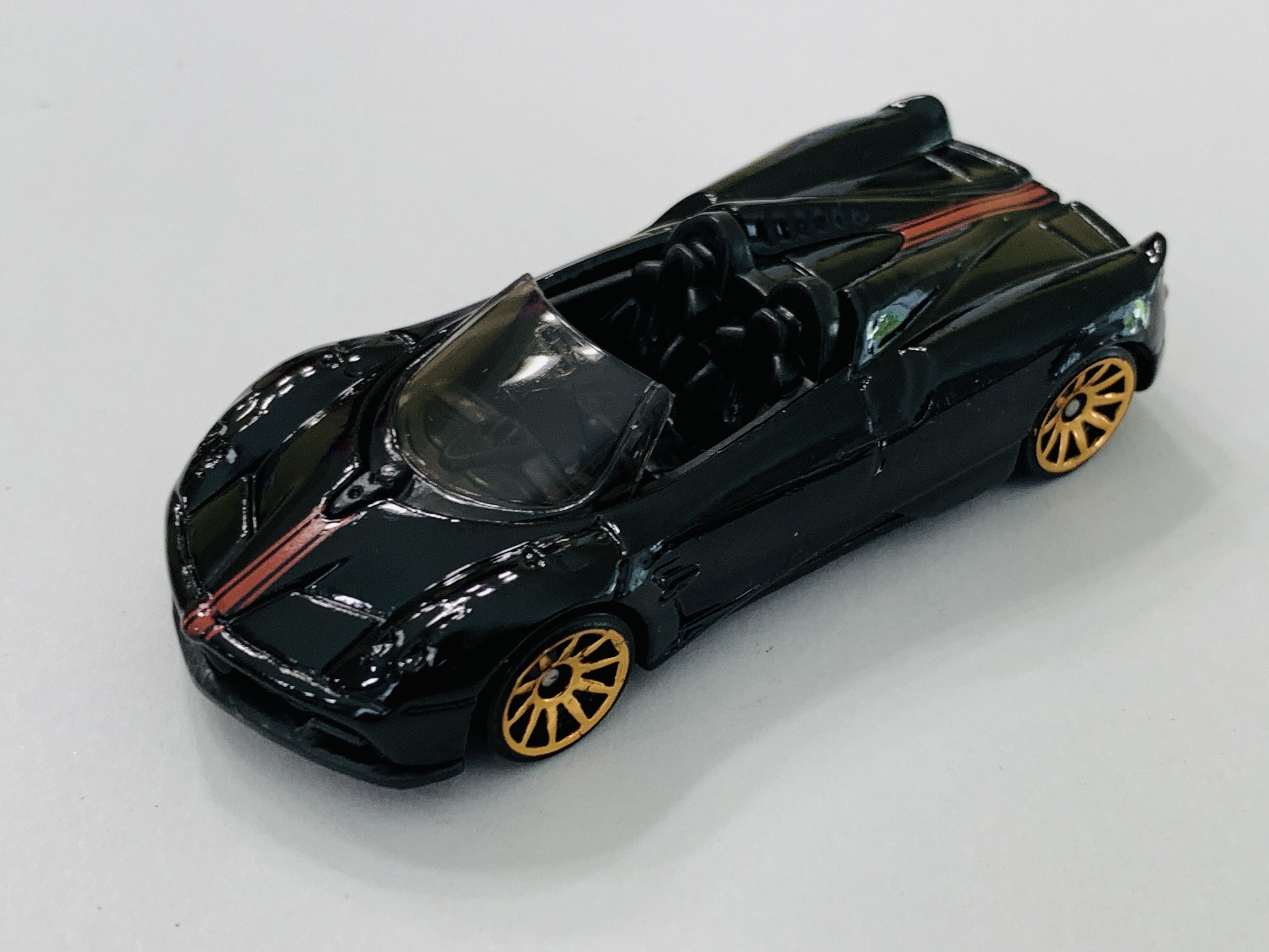 Hot Wheels '17 Pagani Huayra Roadster DTW88