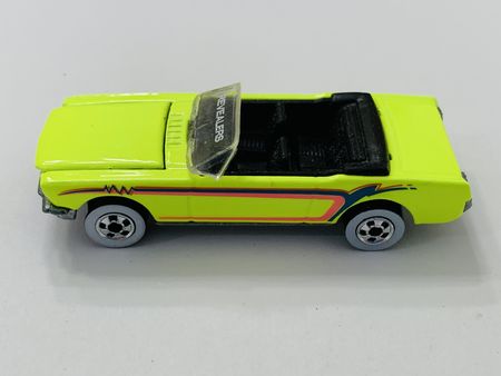 Hot Wheels Revealers '65 Ford Mustang