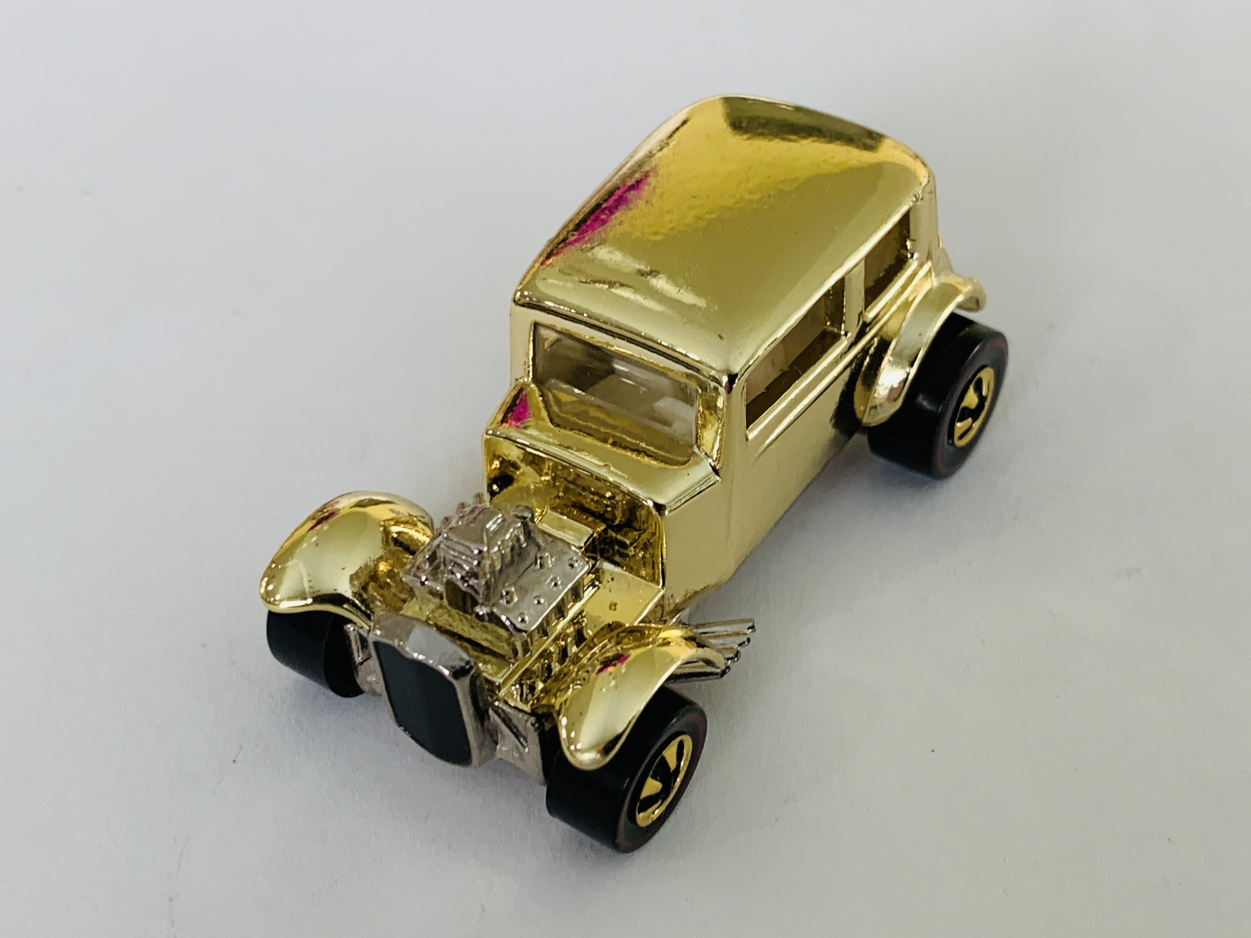 Hot Wheels FAO Schwarz Gold Series '32 Ford Vicky