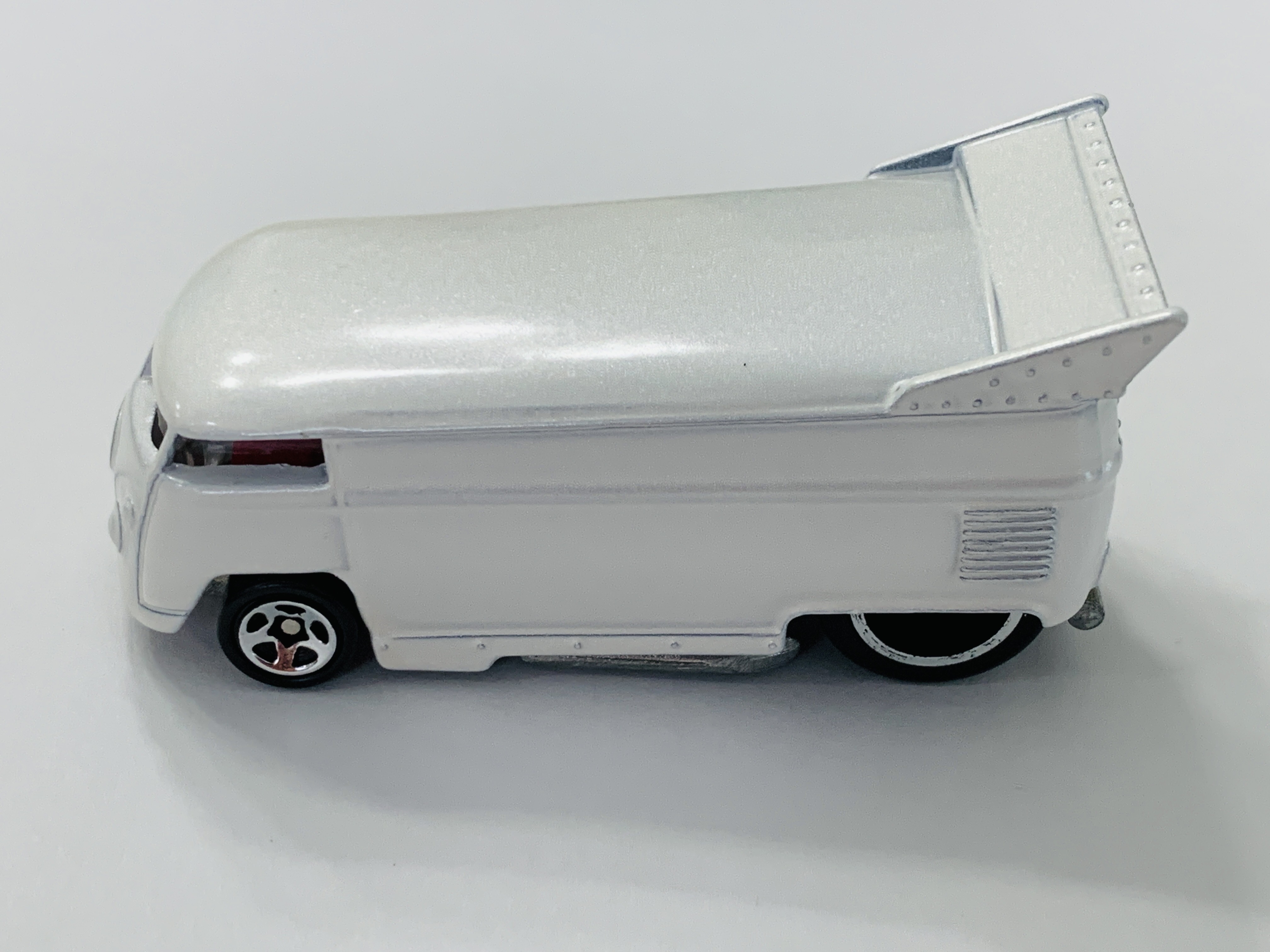 Hot Wheels Custom Car Designer VW Drag Bus