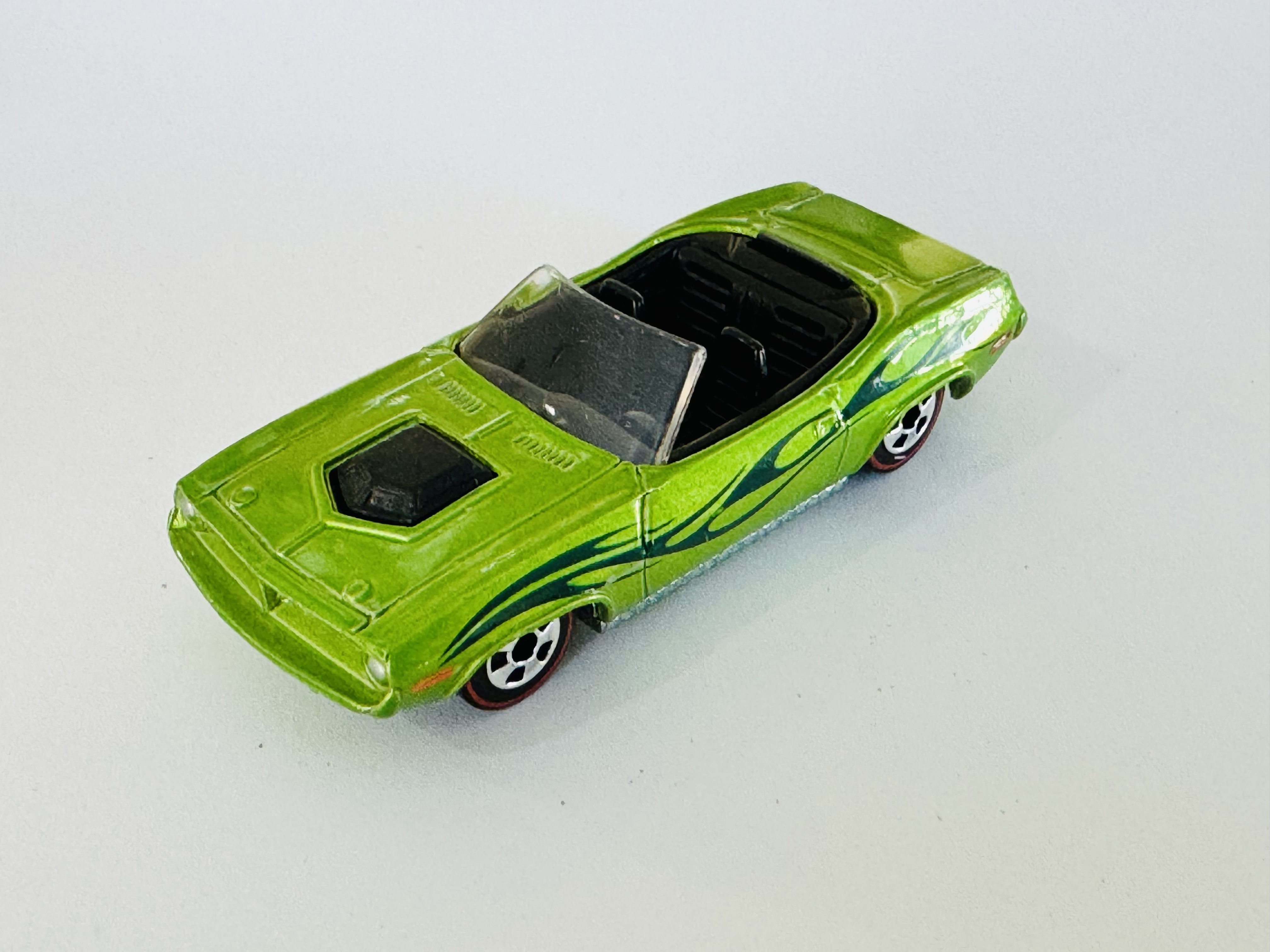 Hot Wheels 1970 Plymouth Barracuda - Top 40 Series #16 Of 40, 1/64 Scale Die-Cast Car - View #3
