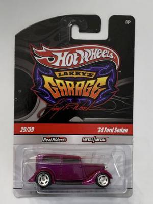 10667-Hot-Wheels-Larry-s-Garage--34-Ford-Sedan-Chase
