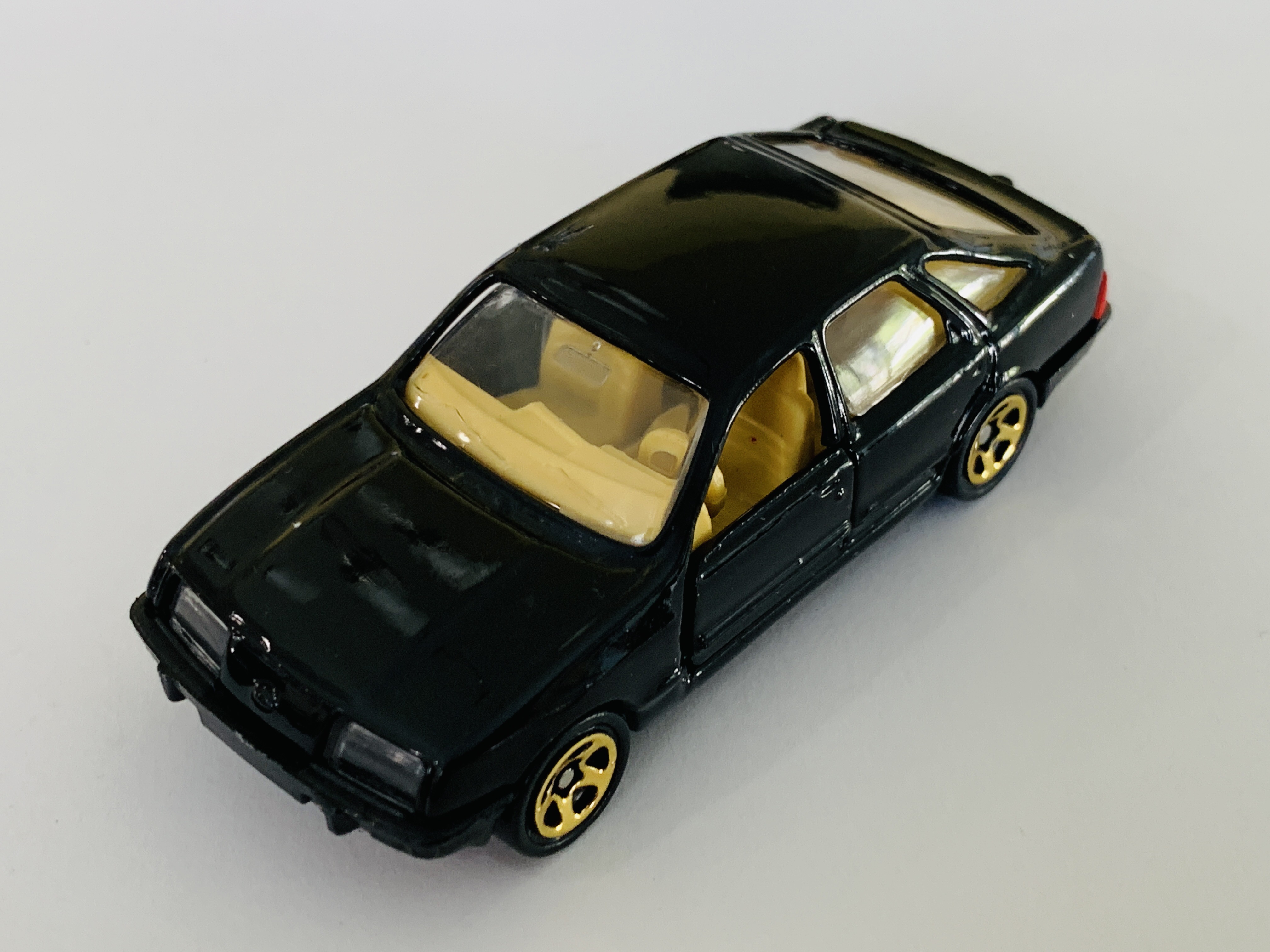 Hot Wheels FAO Schwarz Gold Series III Ford Sierra 2.3 Ghia