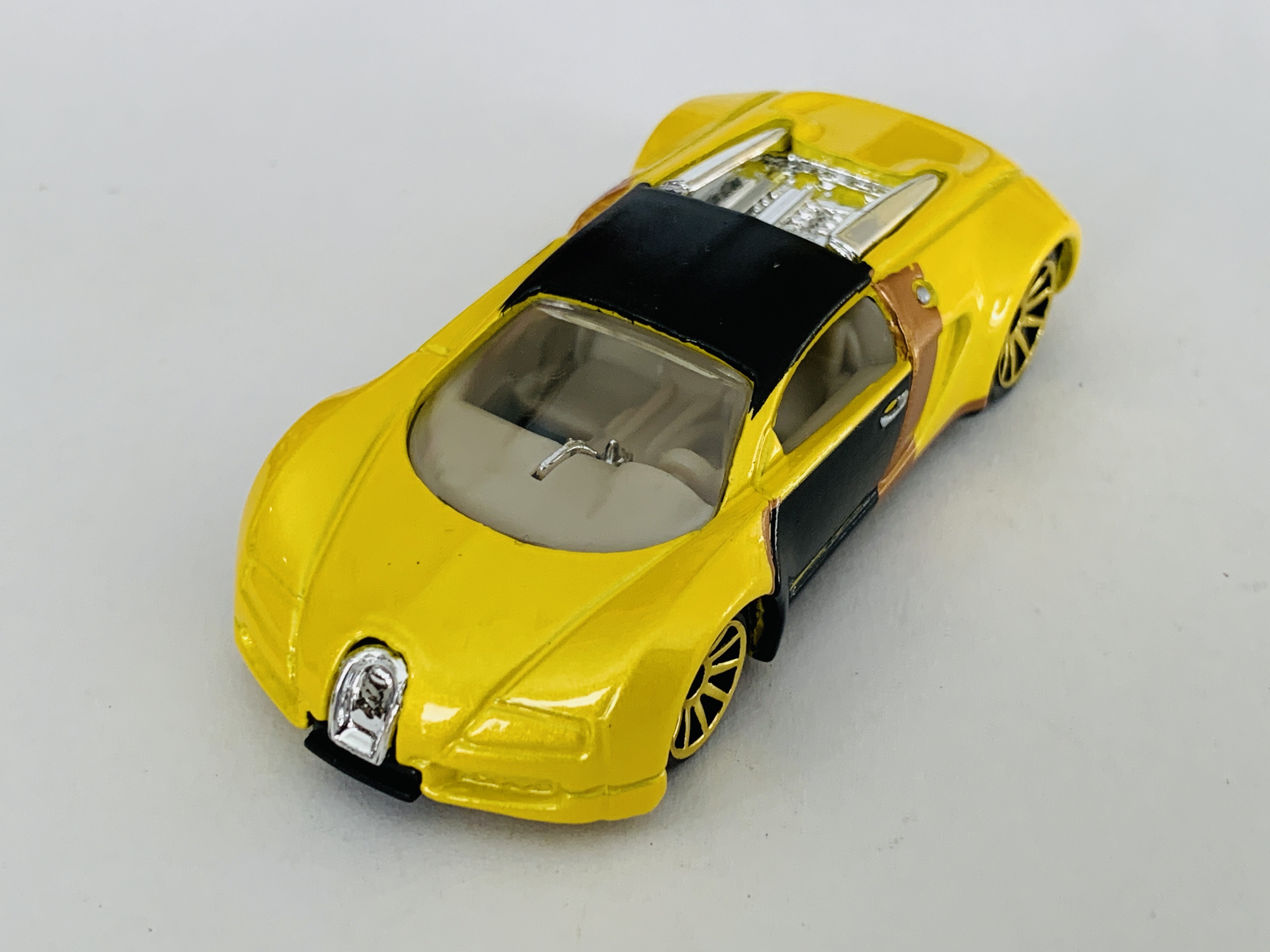 Hot Wheels 2007 Mystery Car Bugatti Veyron - Yellow