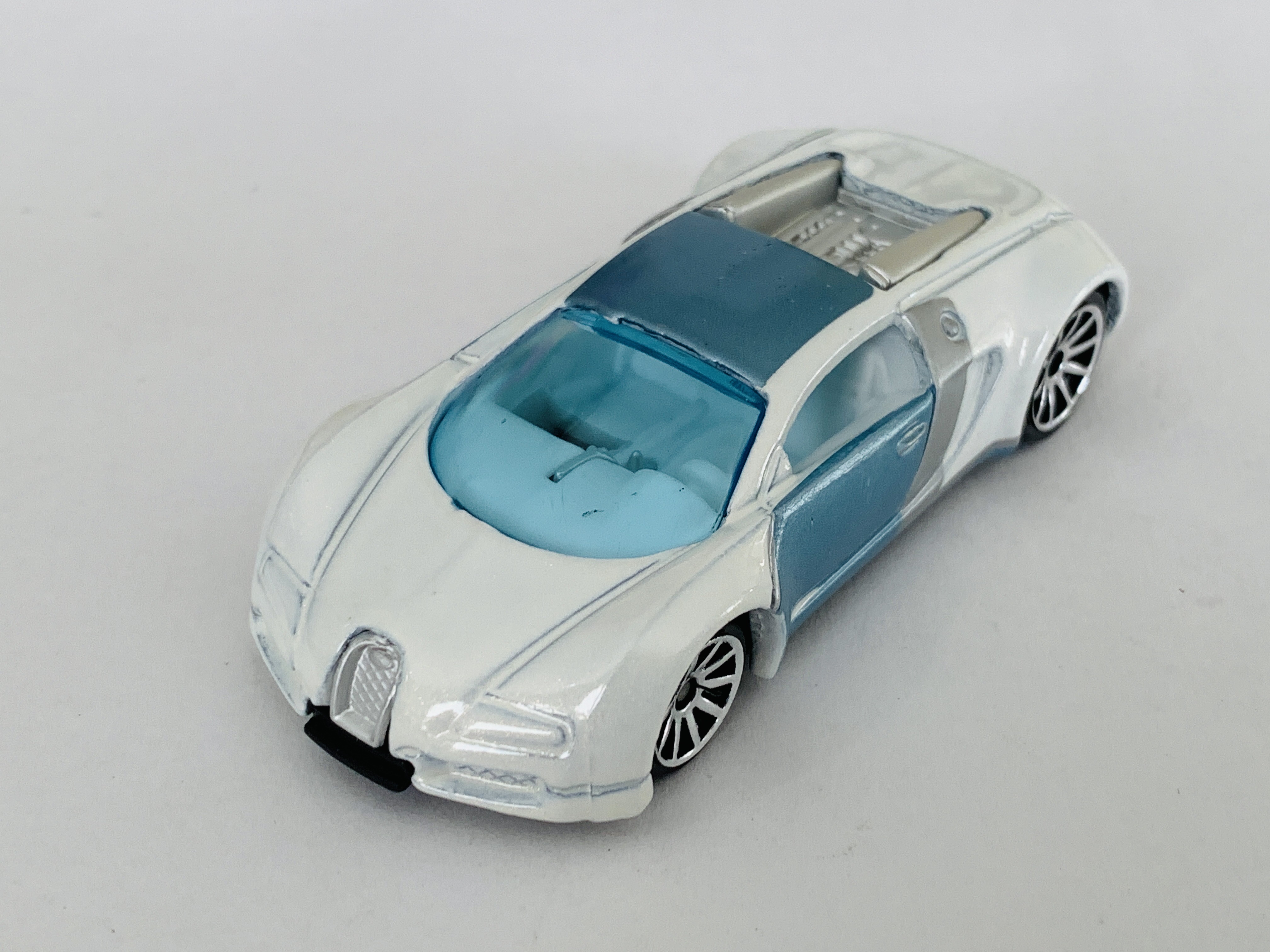 Hot Wheels 2007 Mystery Car Bugatti Veyron - White
