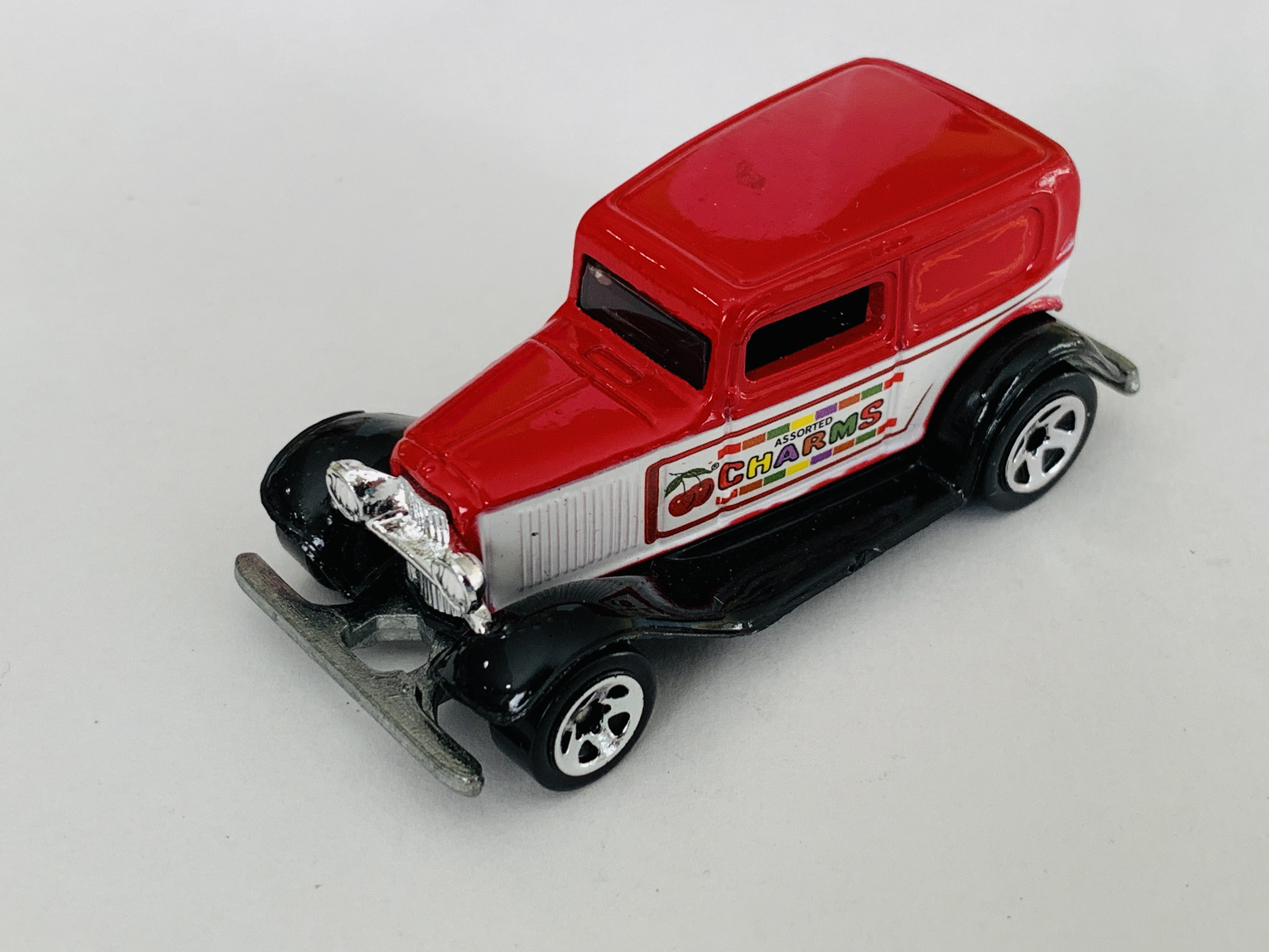 Hot Wheels Delivery Charms '32 Ford Sedan Delivery