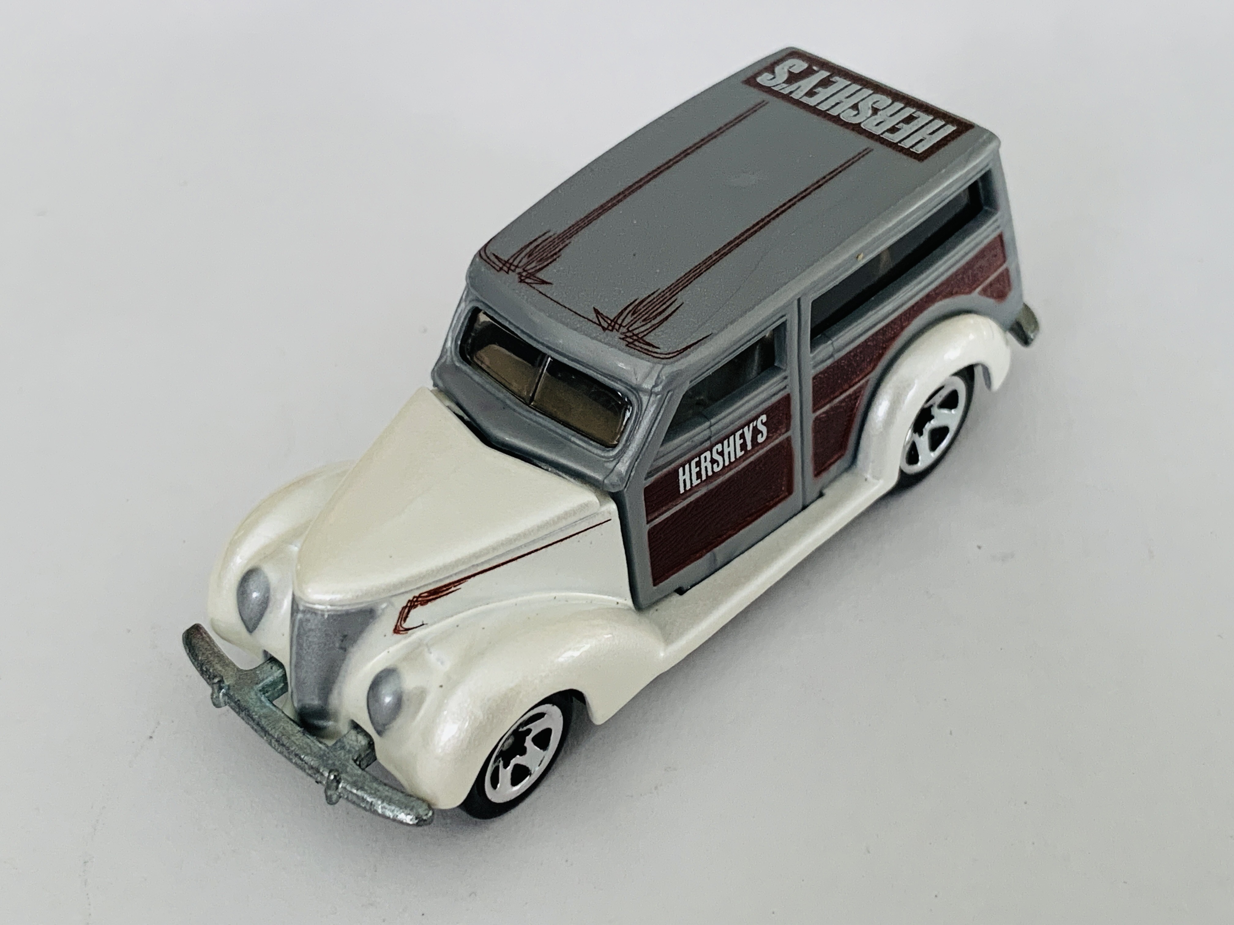 Hot Wheels Delivery Hershey's '37 Ford Woodie