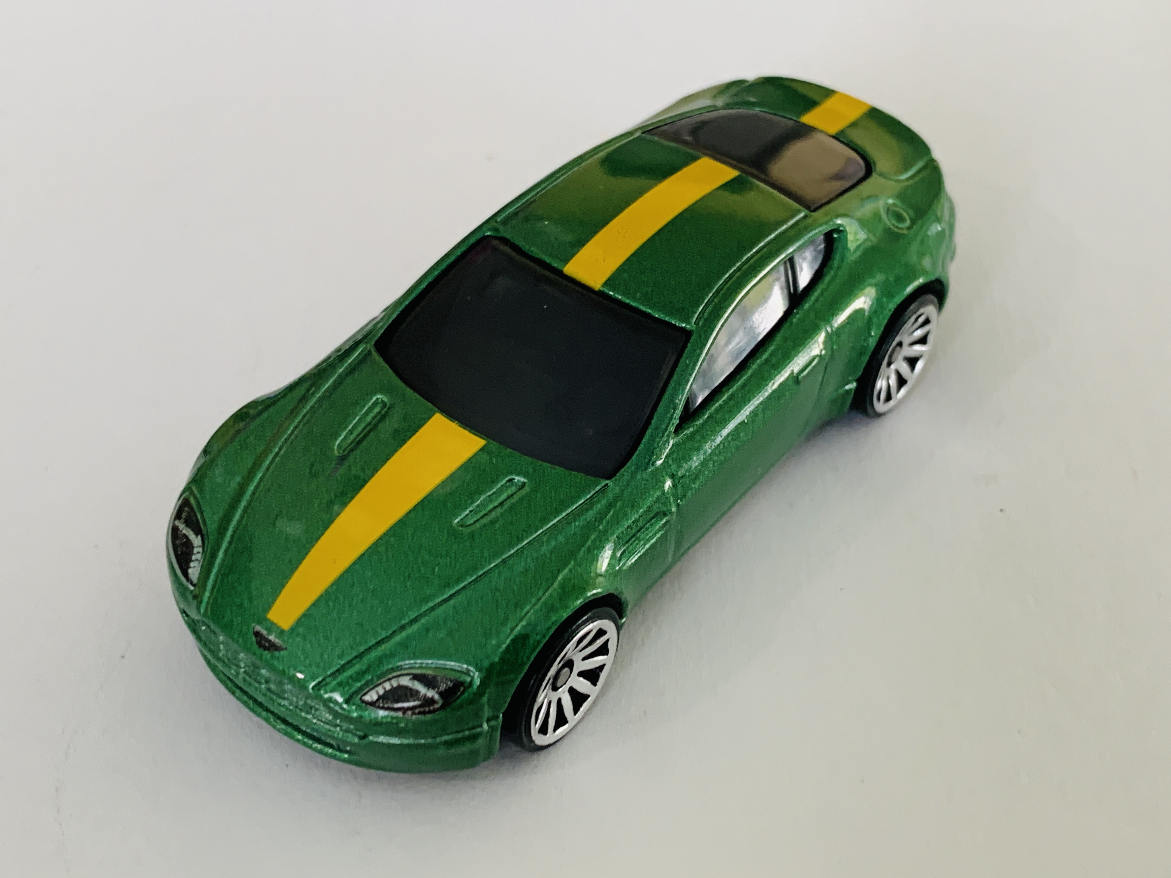 Hot Wheels Aston Martin V8 Vantage