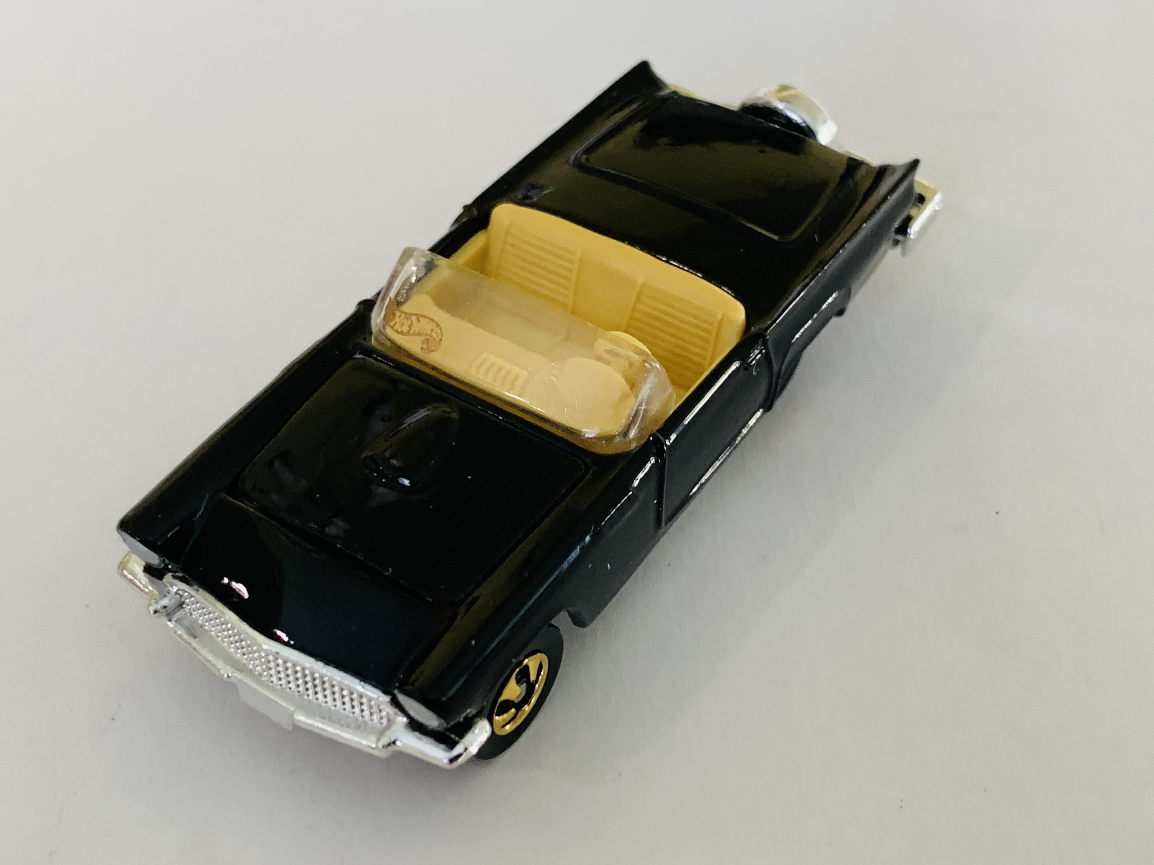 Hot Wheels FAO Schwarz Gold Series III Ford Thunderbird