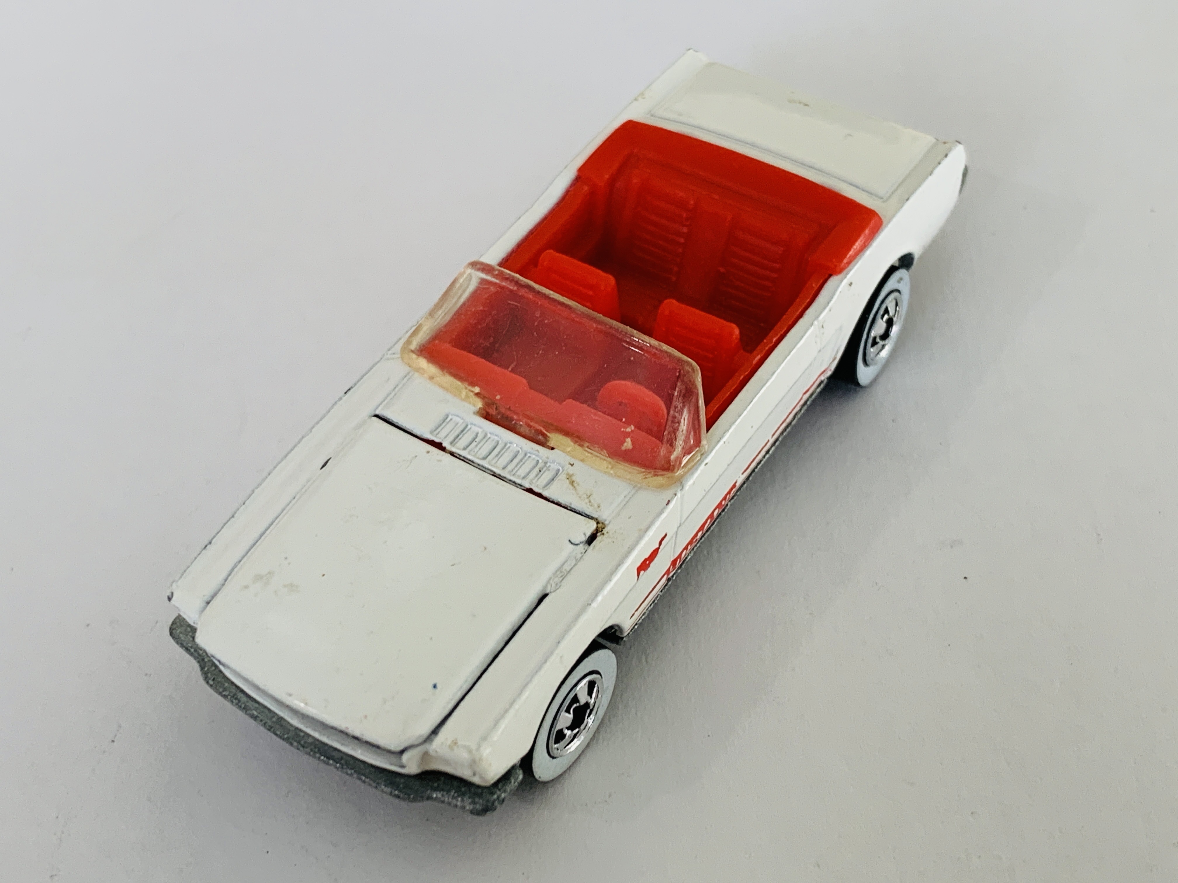 Hot Wheels Park N' Plates '65 Mustang Convertible