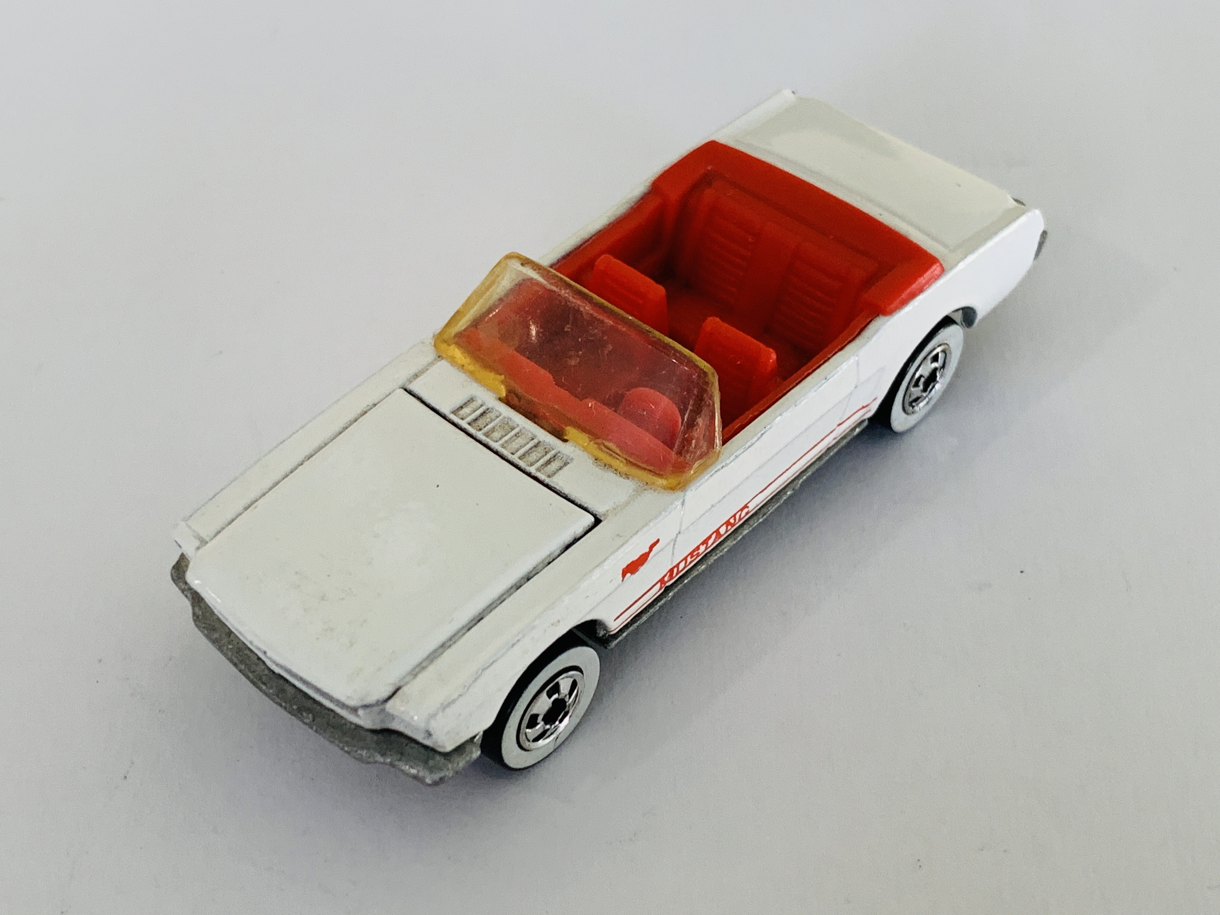 Hot Wheels Park N' Plates '65 Mustang Convertible