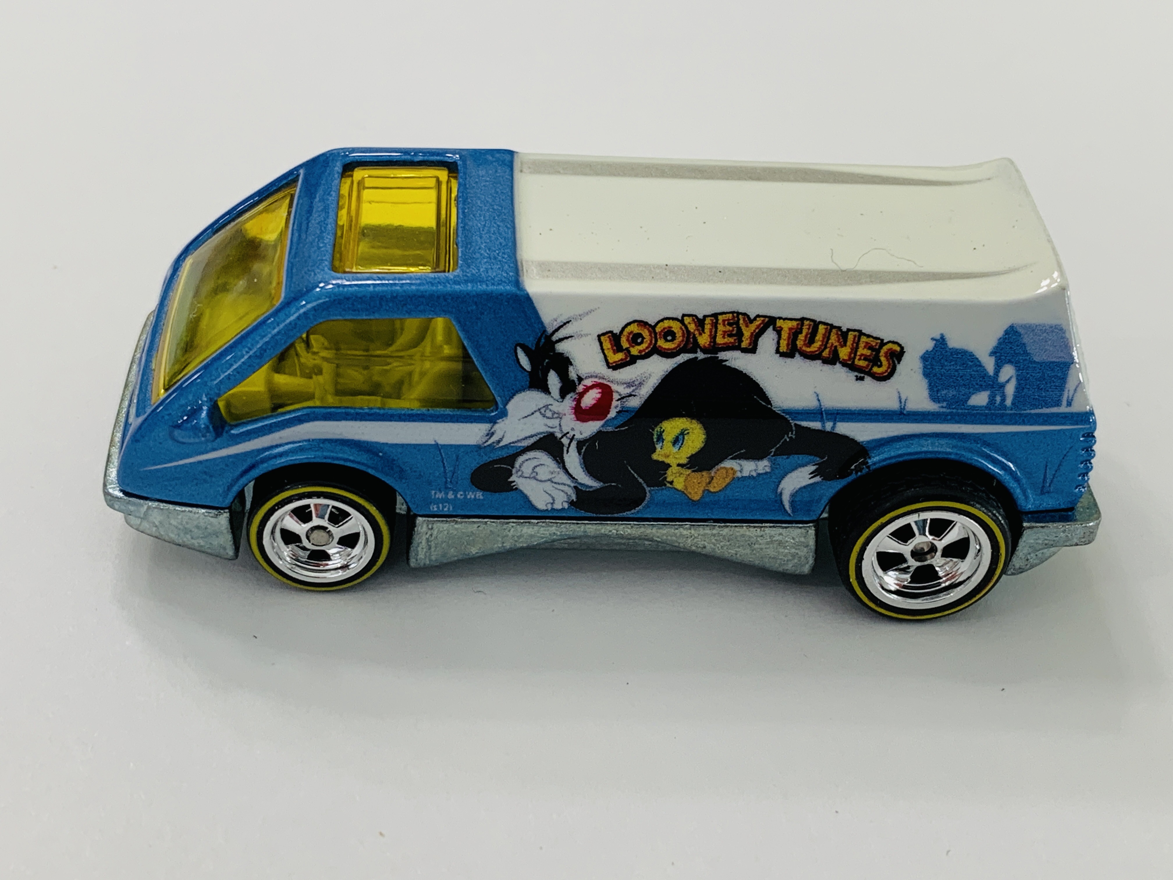 Hot Wheels Looney Tunes Dream Van XGW