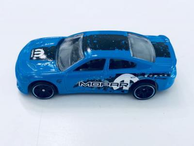 5739-Hot-Wheels--15-Dodge-Charger-SRT
