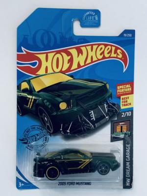 12560-Hot-Wheels--19-2005-Ford-Mustang