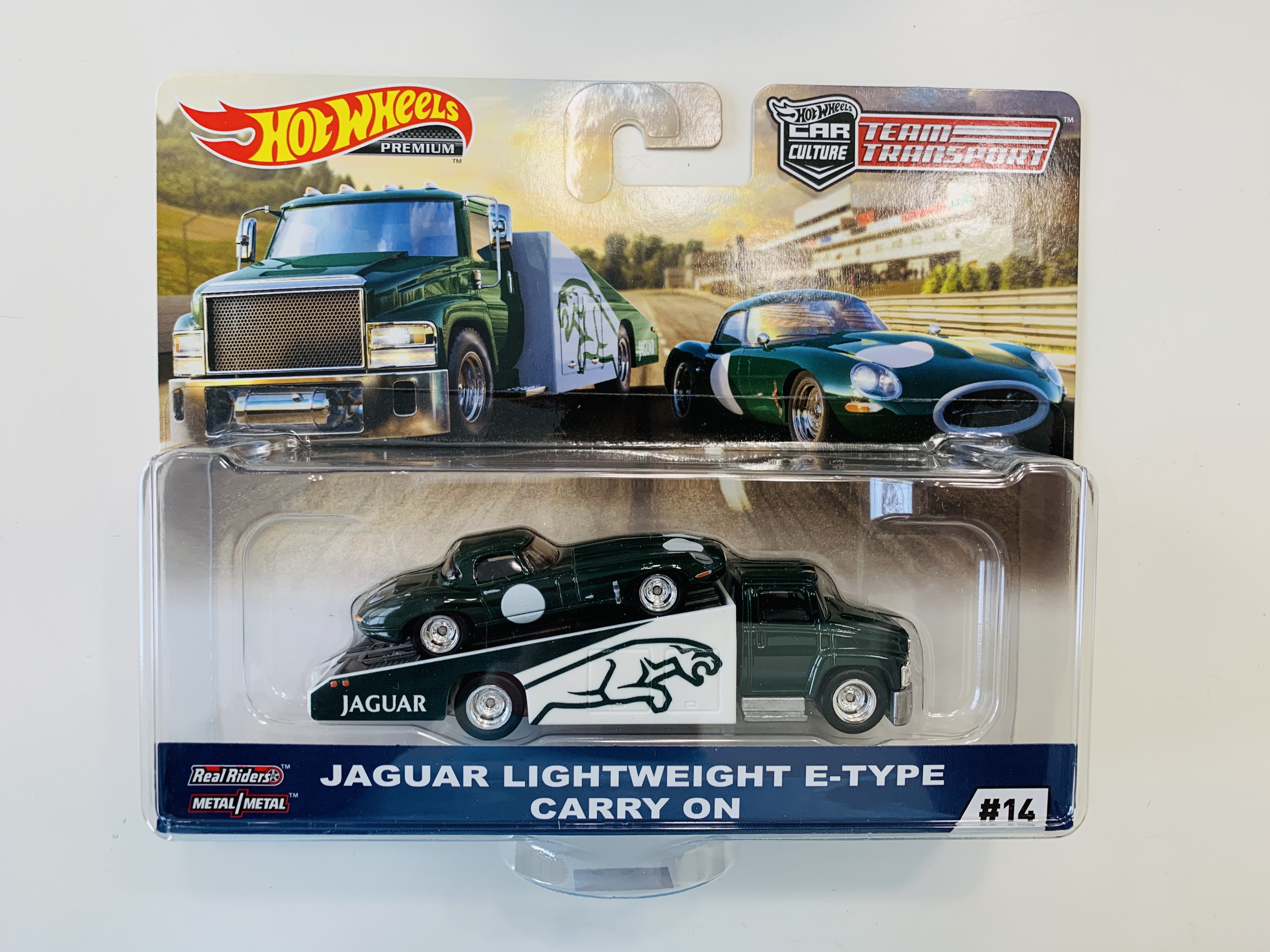 Hot Wheels Team Transport #14 Jaguar Lightweight E-Type / Carry On