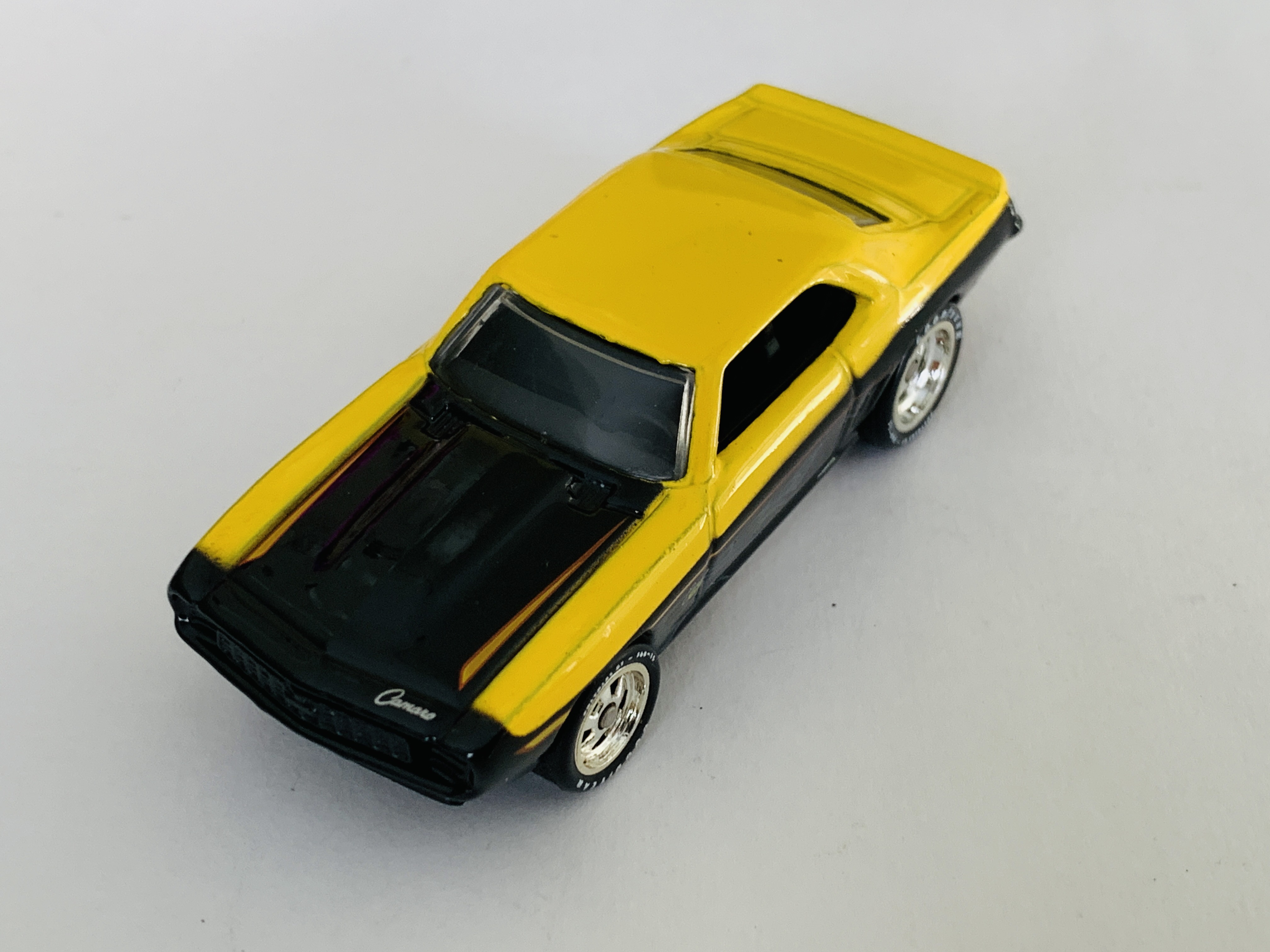 Hot Wheels Larry's Garage '69 Camaro Chase