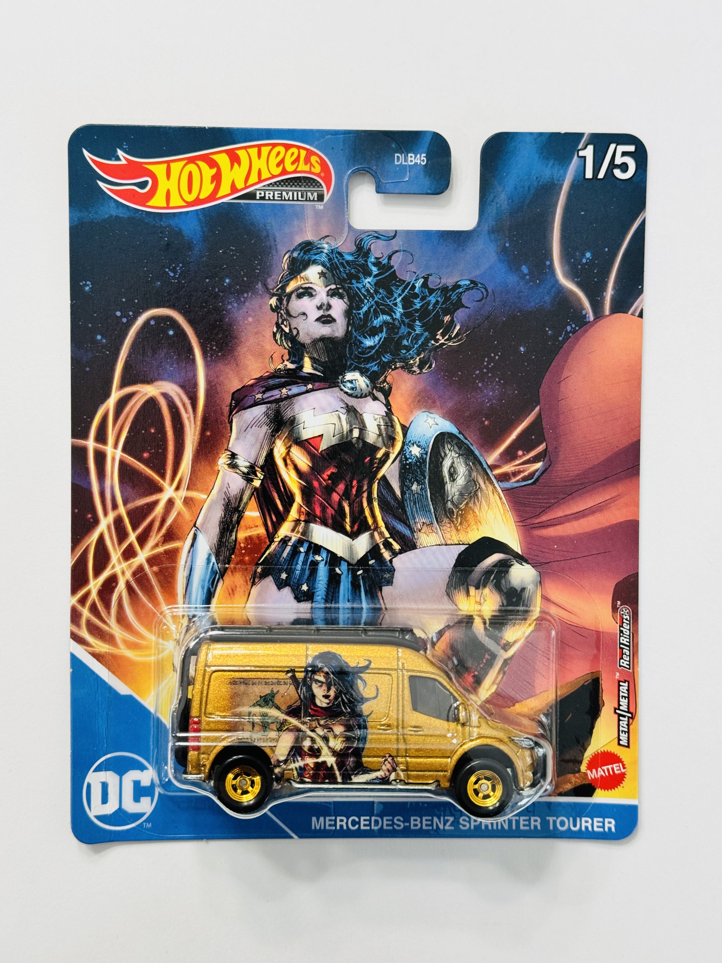 Hot Wheels Premium DC Comics Wonder Woman Mercedes-Benz Sprinter Tourer