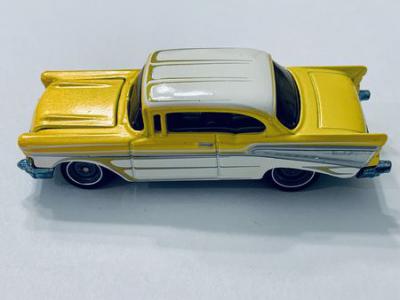 10555-Hot-Wheels-Garage--57-Chevy-Bel-Air