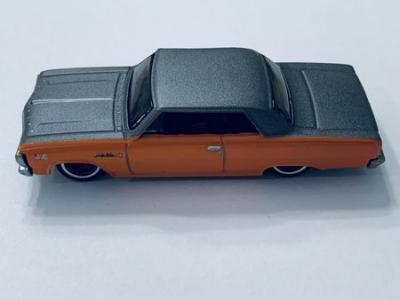 10556-Hot-Wheels-Garage--65-Chevy-Malibu