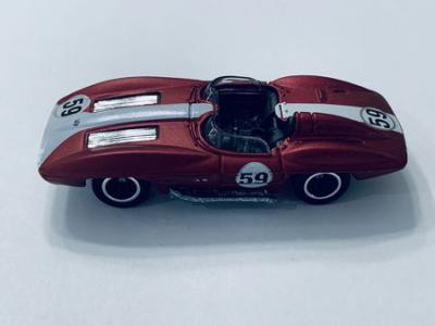10557-Hot-Wheels-Garage-Corvette-Sting-Ray