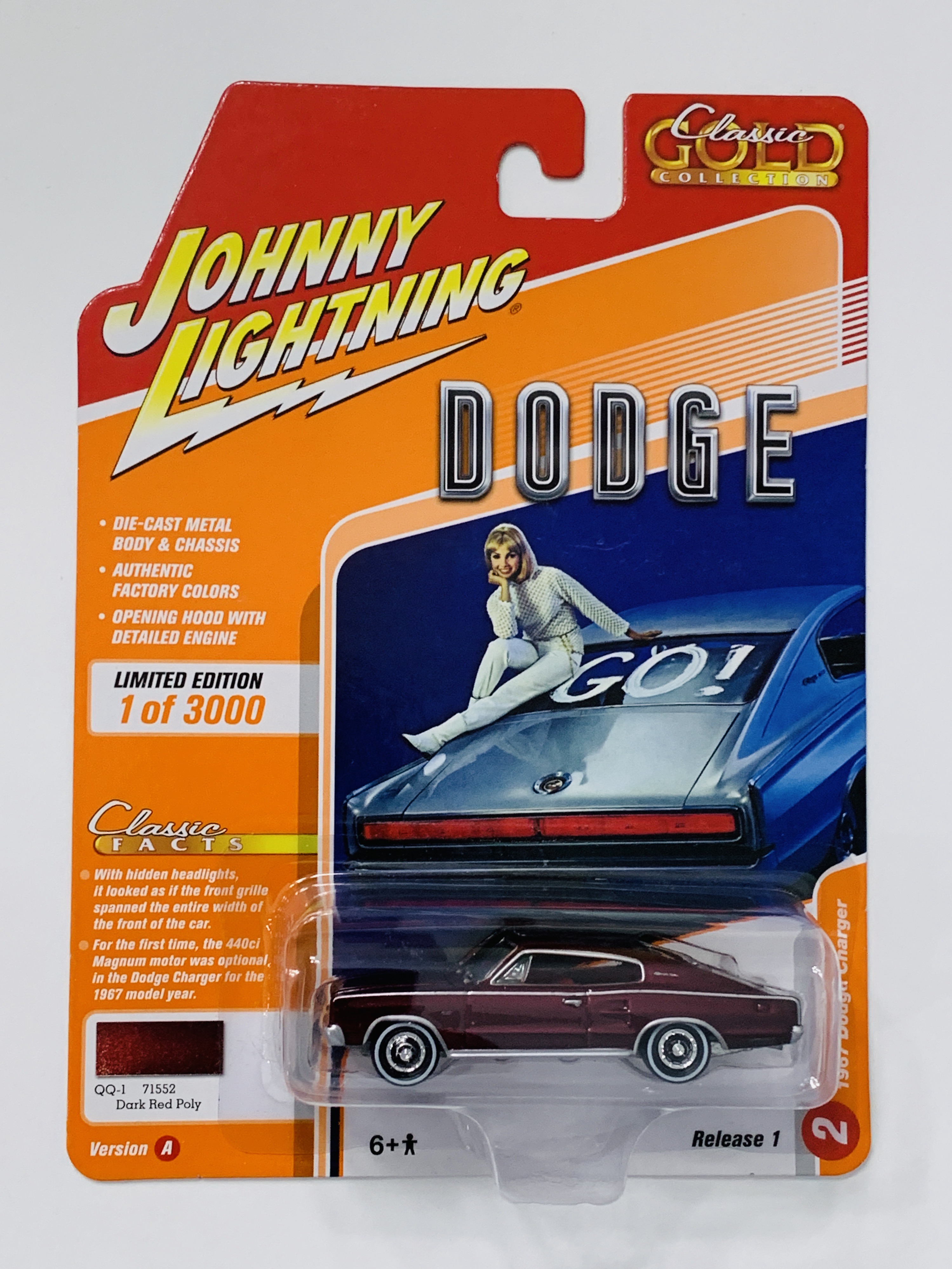 Johnny Lightning Classic Gold 1967 Dodge Charger