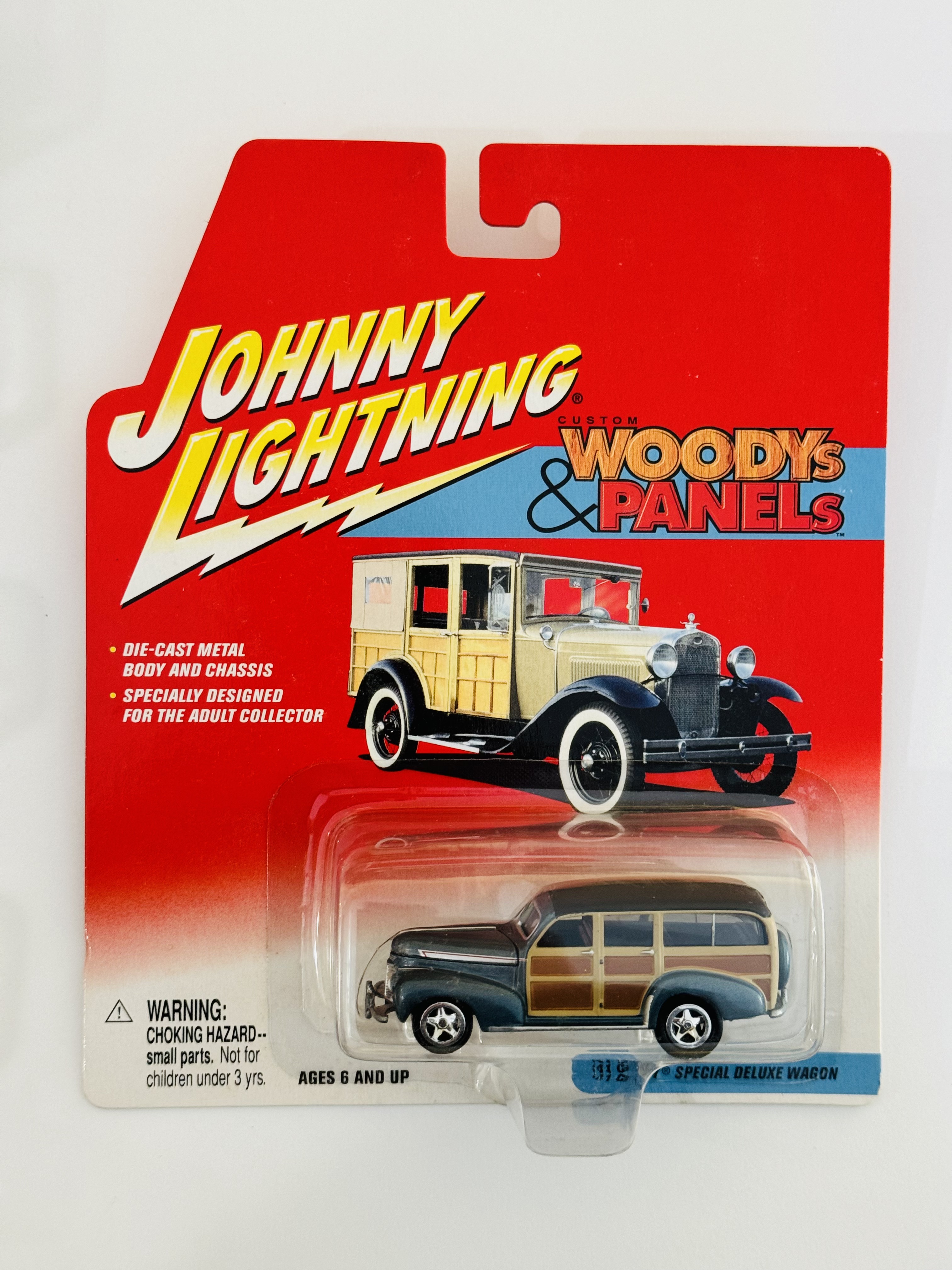 Johnny Lightning Woodys & Panels '41 Chevy Special Deluxe Wagon