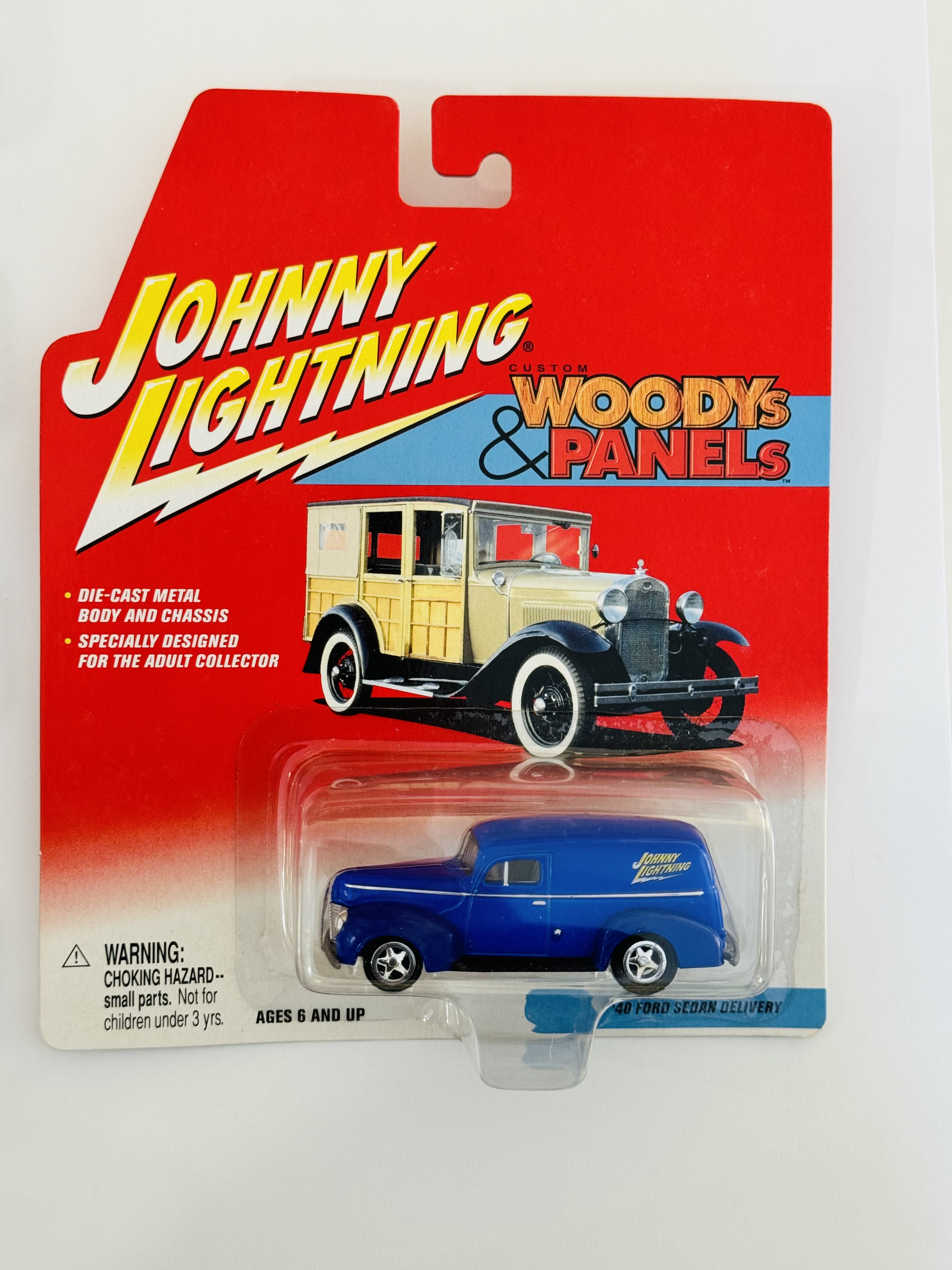 Johnny Lightning Woodys & Panels '40 Ford Sedan Delivery