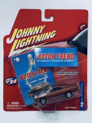 11093-Johnny-Lightning-Motor-Trend-Car-Of-The-Year-1969-Plymouth-Road-Runner