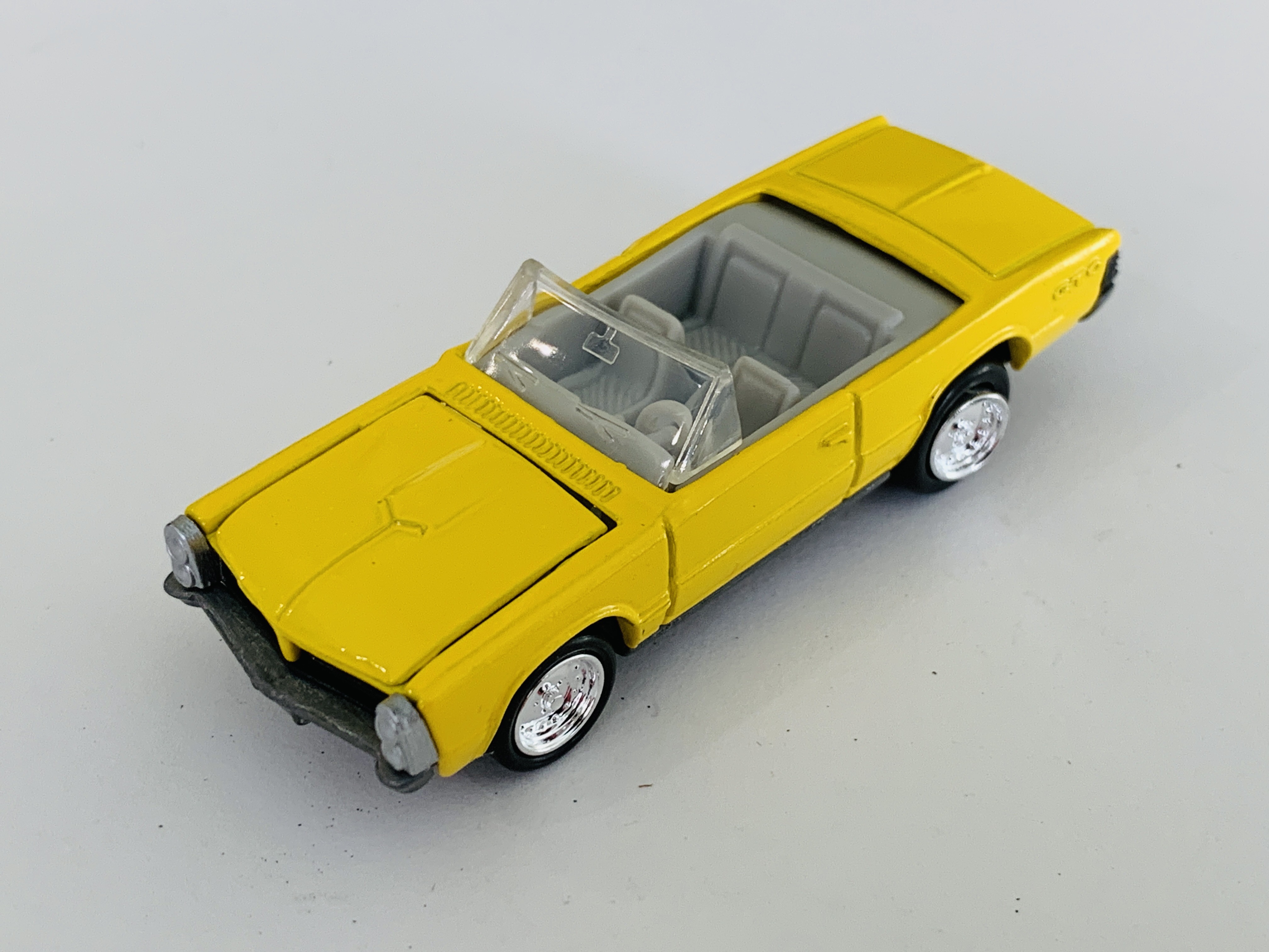 Johnny Lightning 1965 GTO