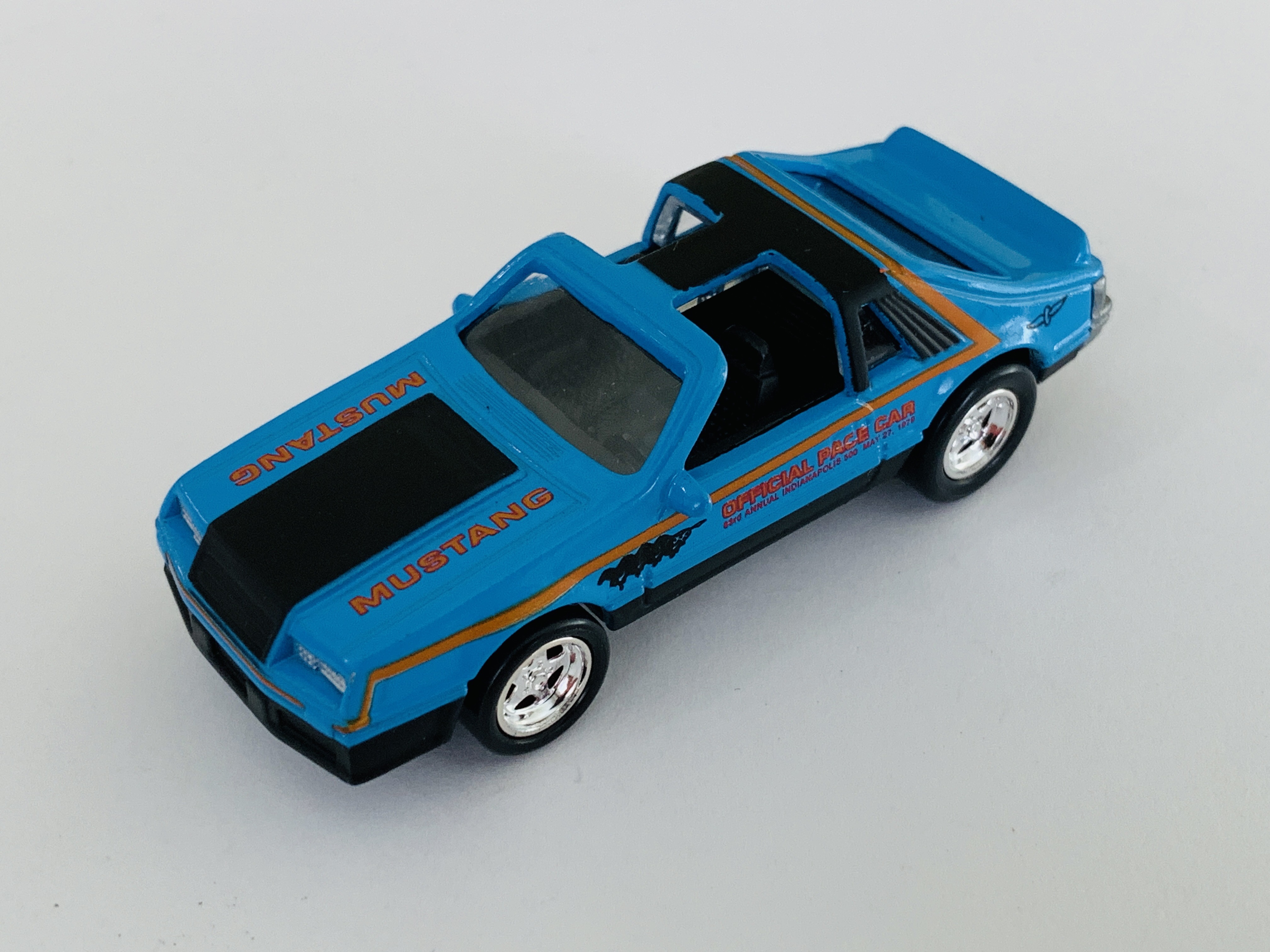 Johnny Lightning 1979 Ford Mustang Indy Pace Car