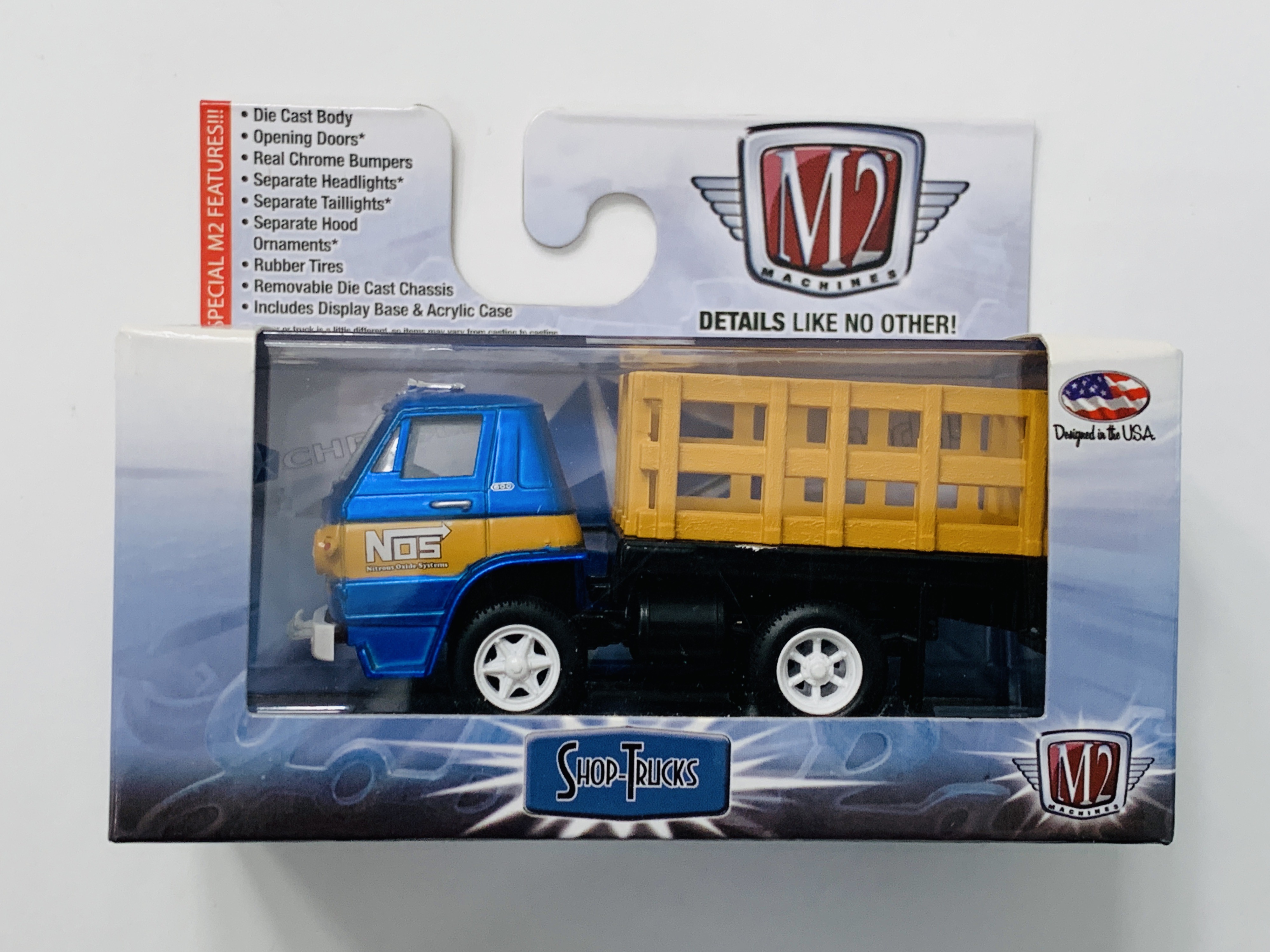 Camion Dodge L600 COE Ramp Truck 1966 – Échelle 1/64 – Rouge Et Blanc – MOPAR – Modèle Limité à 8250 Exemplaires