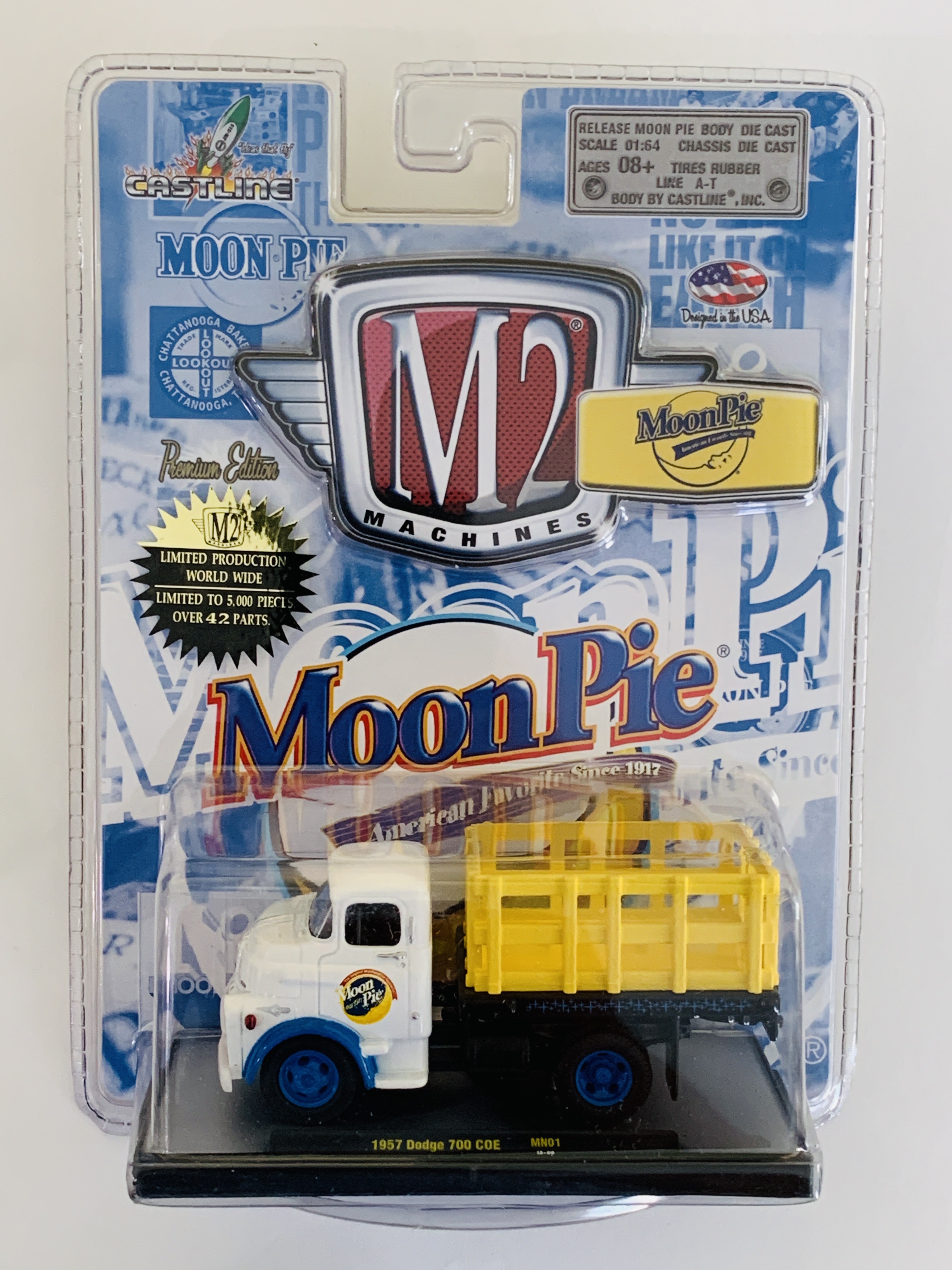 M2 Machines Moon Pie 1957 Dodge 700 COE - White