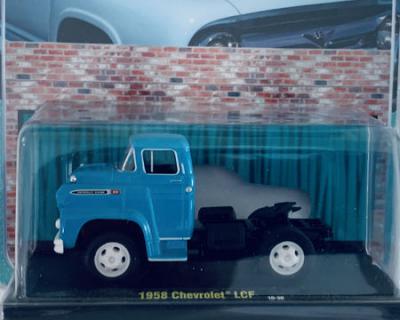 M2 Machines Auto-Trucks 1958 Chevrolet LCF 1