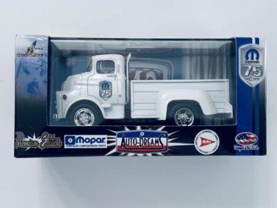 208-10309-M2-Machines-Auto-Dreams-1957-Dodge-COE