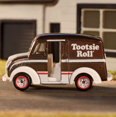 Matchbox Tootsie Roll Divco Milk Truck 1